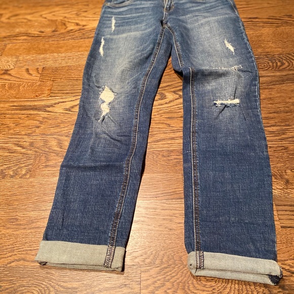 *like new* Boyfriend fit jeans - Picture 3 of 9